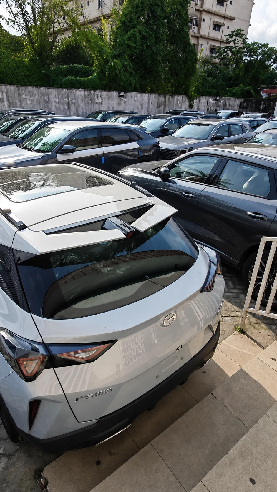 Abidjan DG MOTORS vehicle storage area